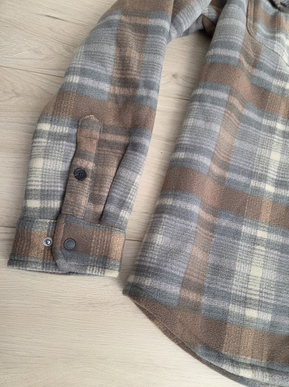 Oneil Flannel - Picture 3 of 9